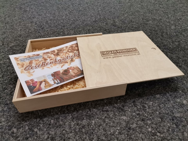 Geschenksbox mit Kursprogramm und Zirbensackerl